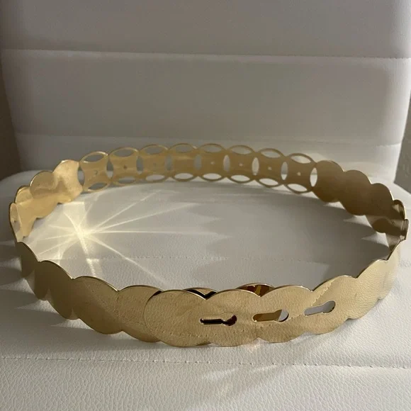 Oscar de la Renta Beautiful Gold Metal Belt